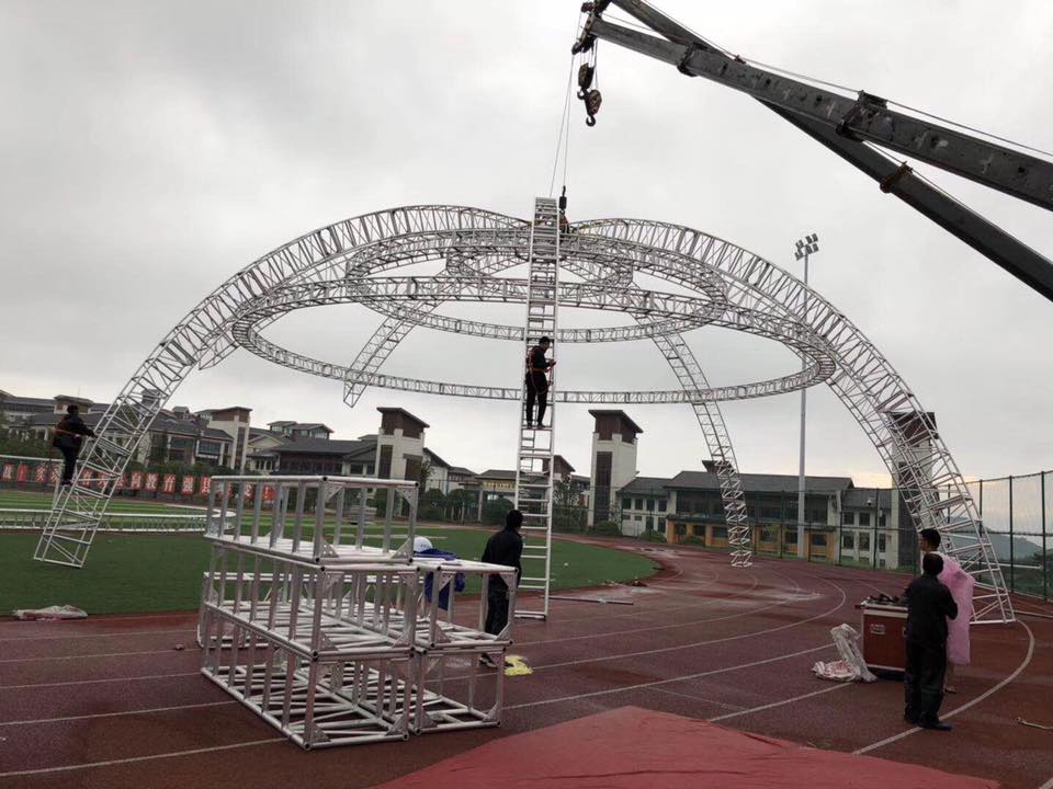 How To Install Dome Roof Truss Systems Como instalar sistemas de treliça de telhado de cúpula