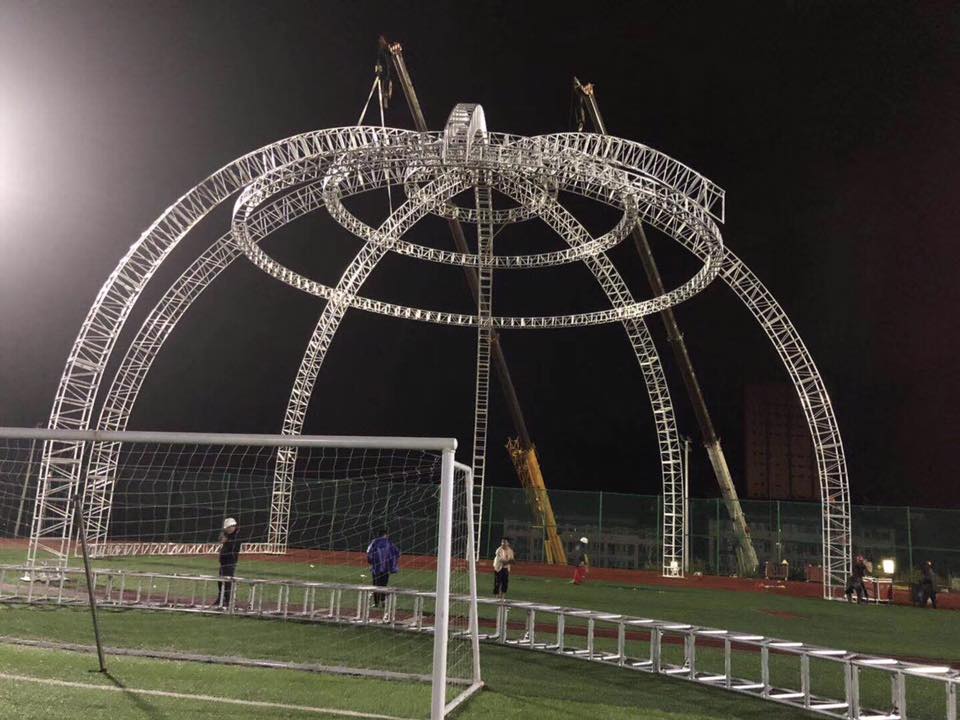 Install Dome Roof Truss Instale a treliça do telhado de cúpula