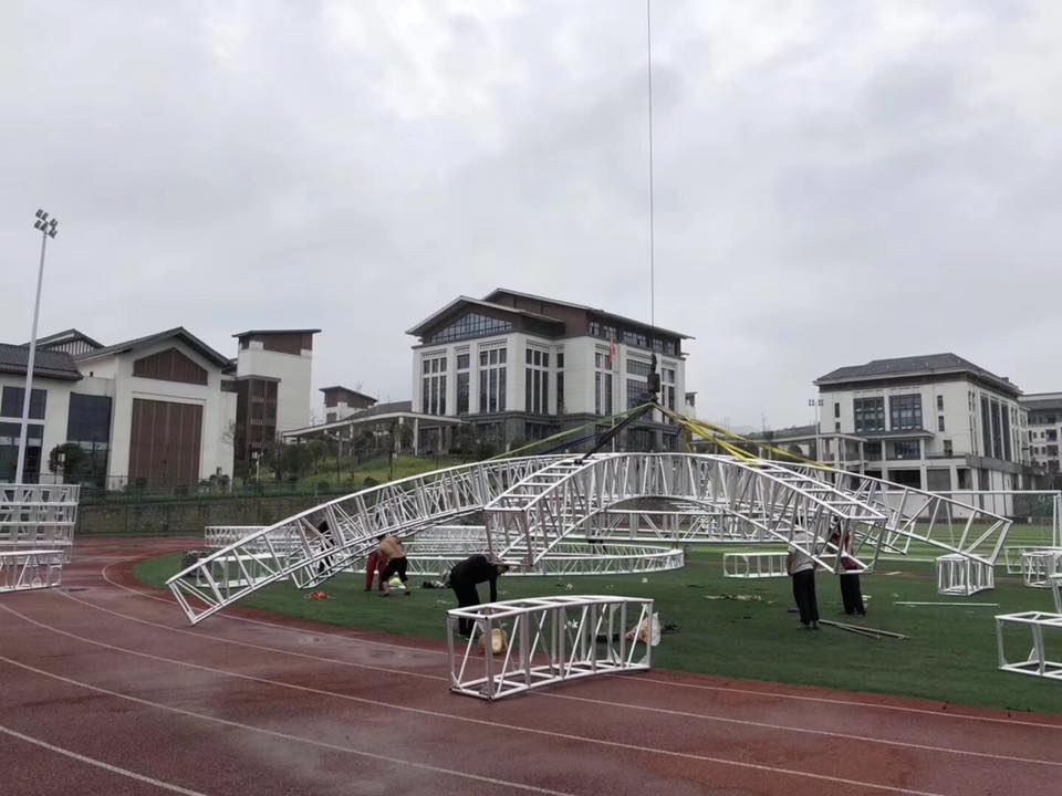 How To Install Dome Roof Truss System Como instalar o sistema de treliça de telhado de cúpula