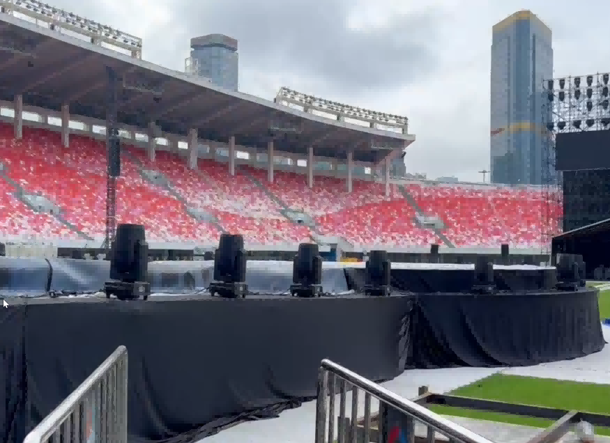 palco de passarela em um show(1).png