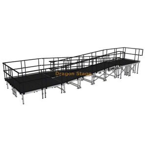 Rampa modular de alumínio para palco em switchback de 10,27x3,24m com pouso e guarda-corpos duplos