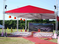 Grande estrutura de treliça de barraca de dossel ao ar livre para festas de casamento e celebrações de eventos