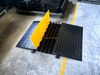 Rampa protetora de cabo de 5 canais de 1270x900mm de largura com tampa articulada para cadeiras de rodas e travessias de pedestres