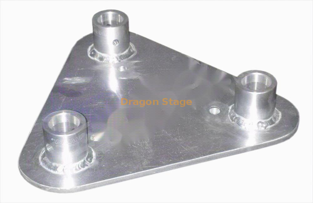 Base de treliça triangular com receptores fêmeas para treliça triangular F33