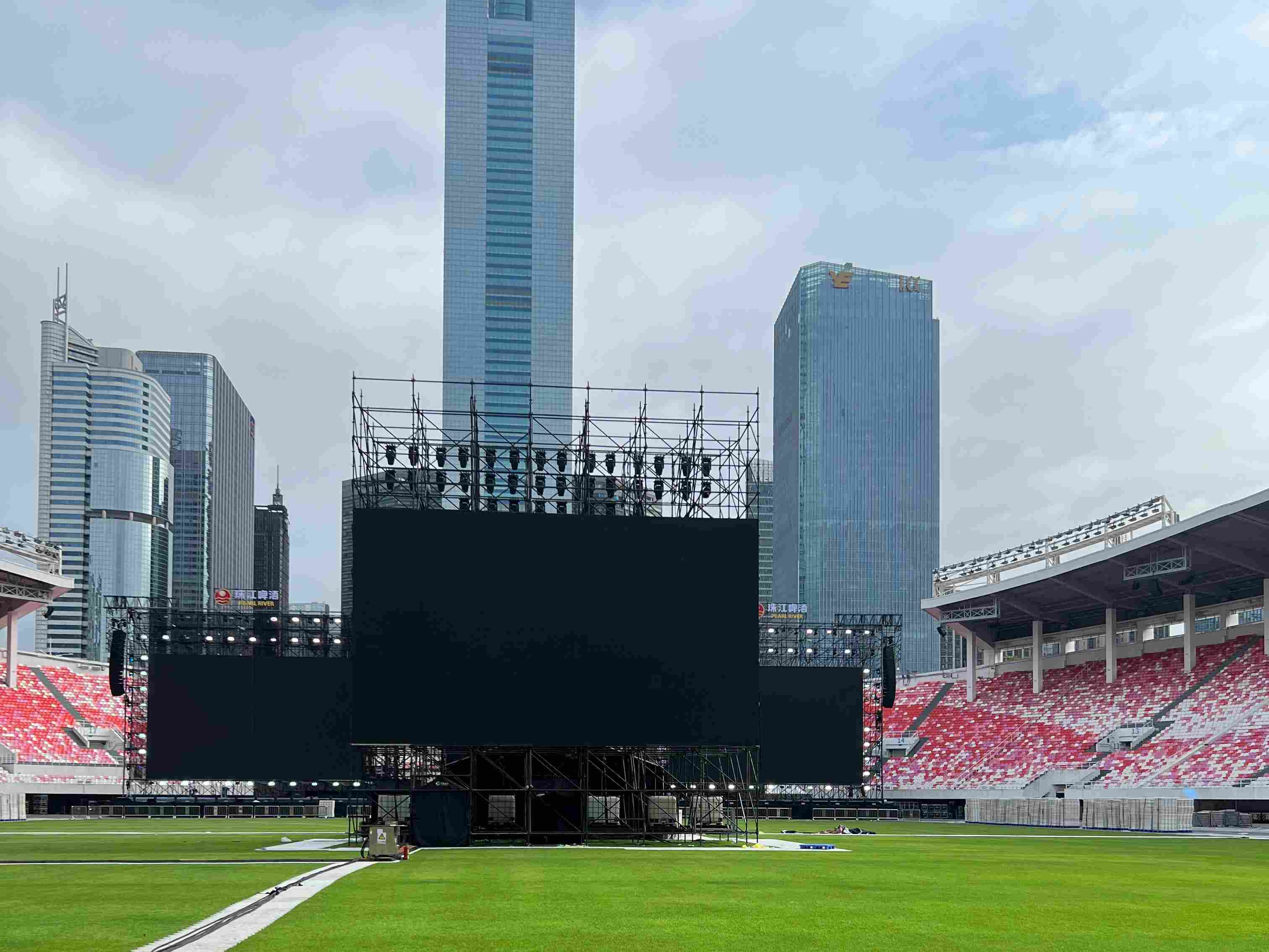 por que h&aacute; uma tela de led no foh.jpg