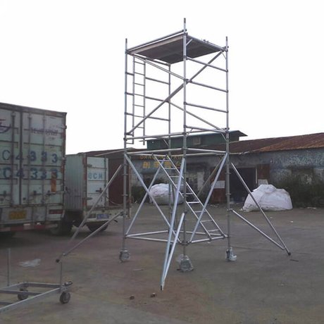 Suporte de construção com escada escalada
