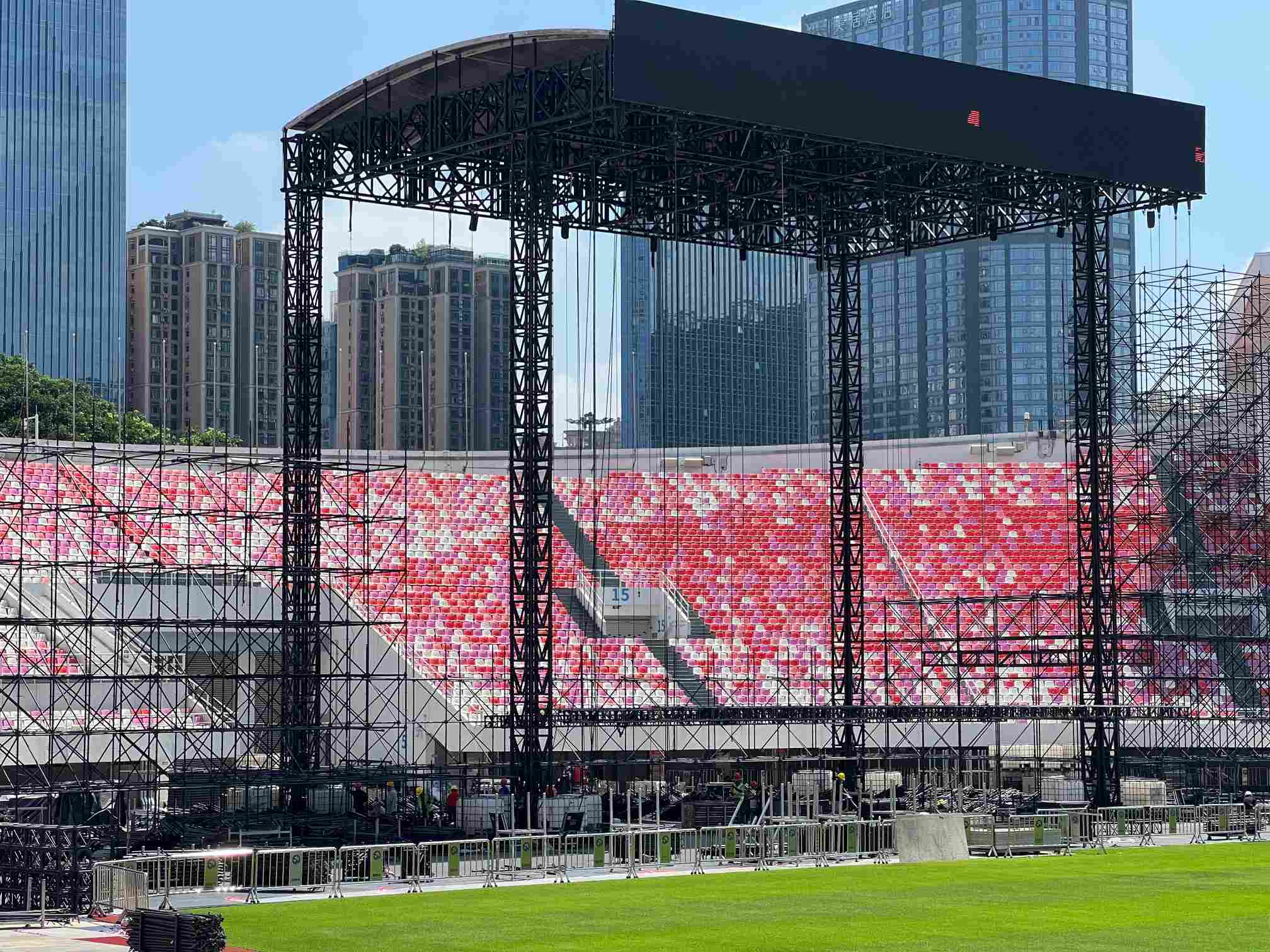 palco principal em constru&ccedil;&atilde;o(1).jpg
