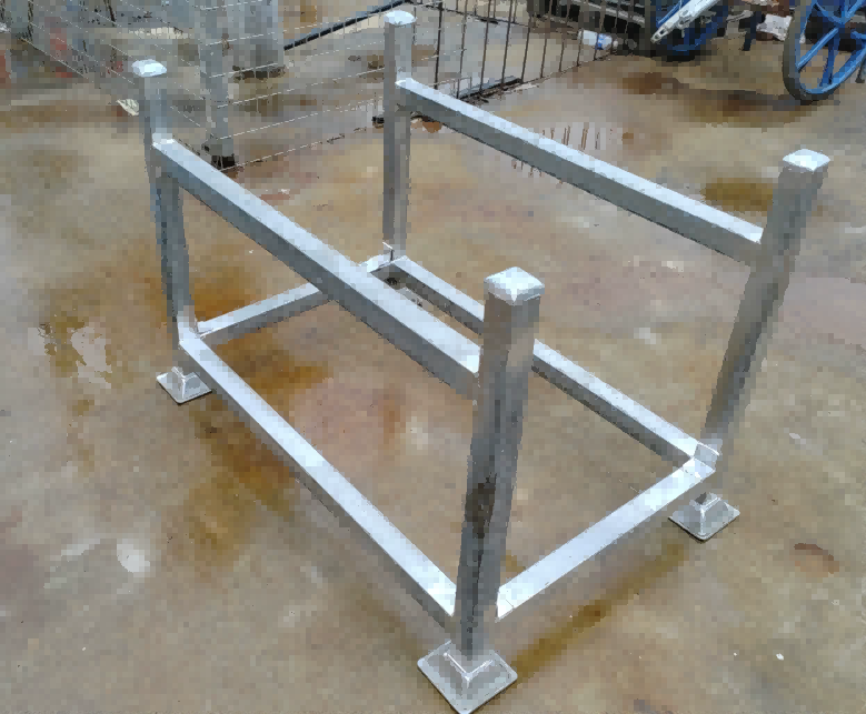 Rack de armazenamento Layher galvanizado para servi&ccedil;os pesados.png